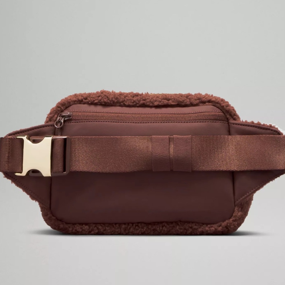 🆕 LULULEMON Athletica Everywhere Belt Bag Fleece LARGE 2L Brown Gold NWT - Picture 3 of 16
